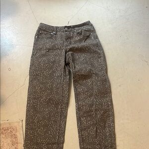 Leopard Print Straight Leg Jeans, been worn once. Originally 60$ from tillys